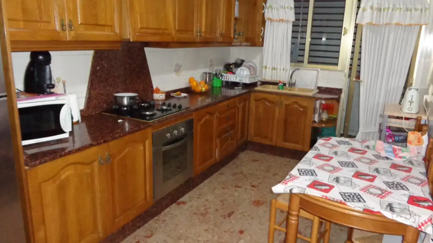 Cuina de Casa o xalet en venda en Elda amb Aire condicionat, Terrassa i Balcó