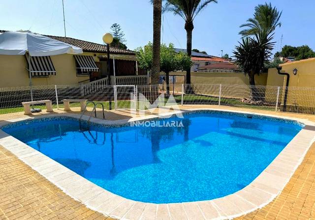 Casa-chalet en Venta en Montealegre