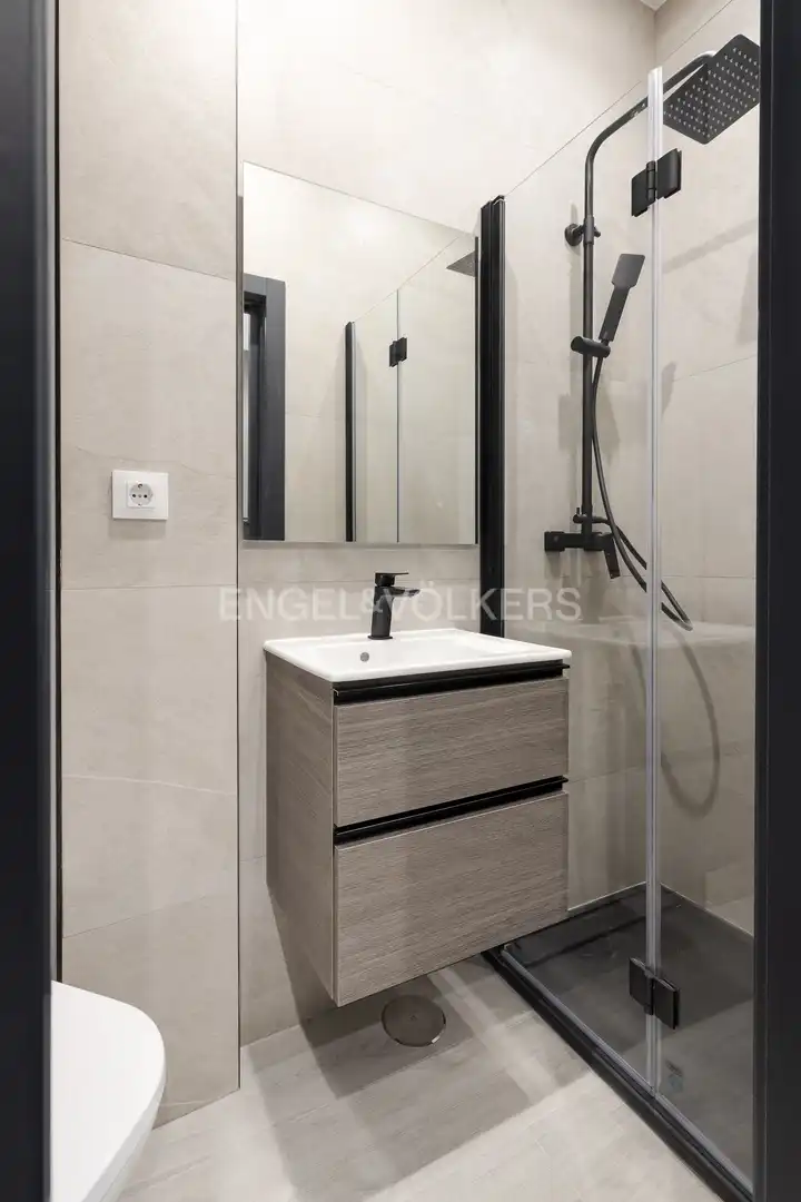 Badezimmer von Wohnungen zum Verkauf in Madrid mit Klimaanlage, Heizung und Möbliert