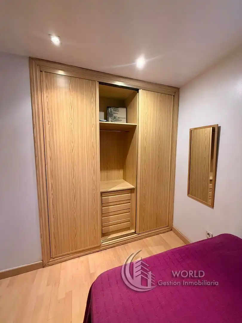 Dormitori de Apartament de lloguer en Madrid amb Calefacció, Moblat i Rentadora