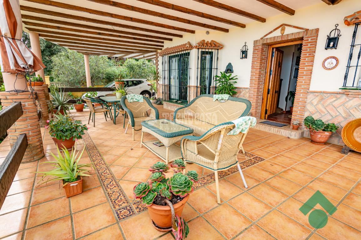 Terrassa de Casa o xalet en venda en Algeciras amb Aire condicionat i Jardí privat