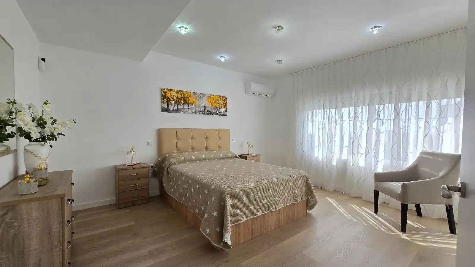Dormitori de Casa o xalet en venda en Torremolinos amb Aire condicionat, Terrassa i Traster