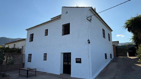 Gran casa dividida en dos viviendas rurales en Álora
