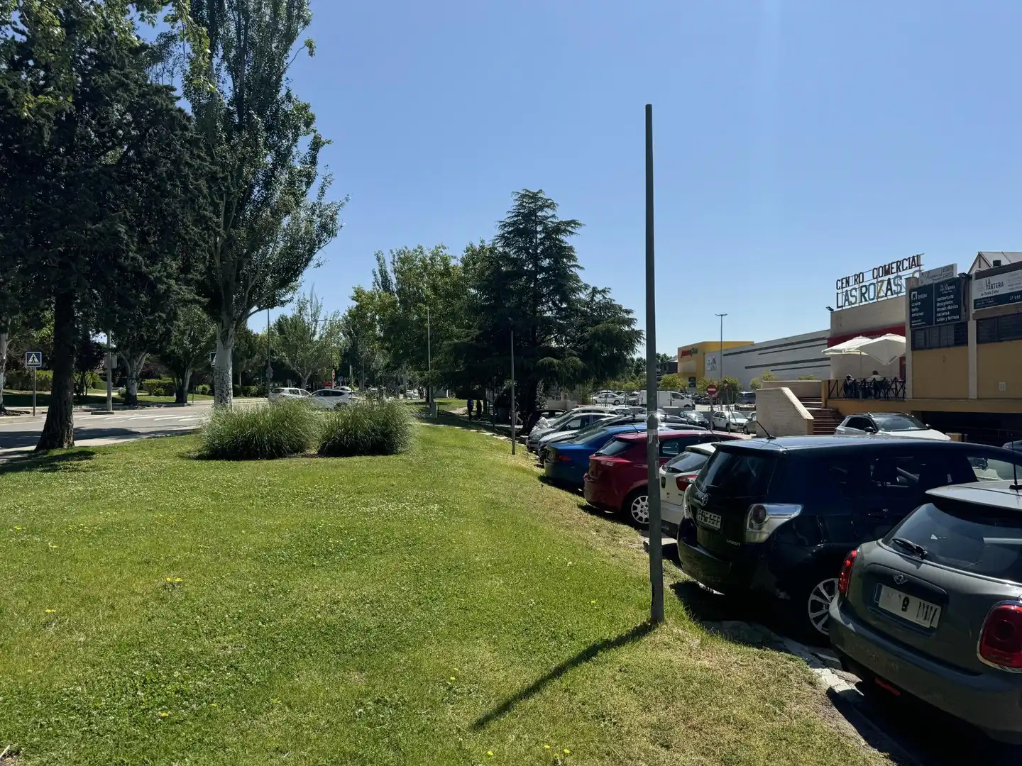 Parkplatz von Geschaftsraum zum Verkauf in Las Rozas de Madrid mit Klimaanlage, Terrasse und Möbliert