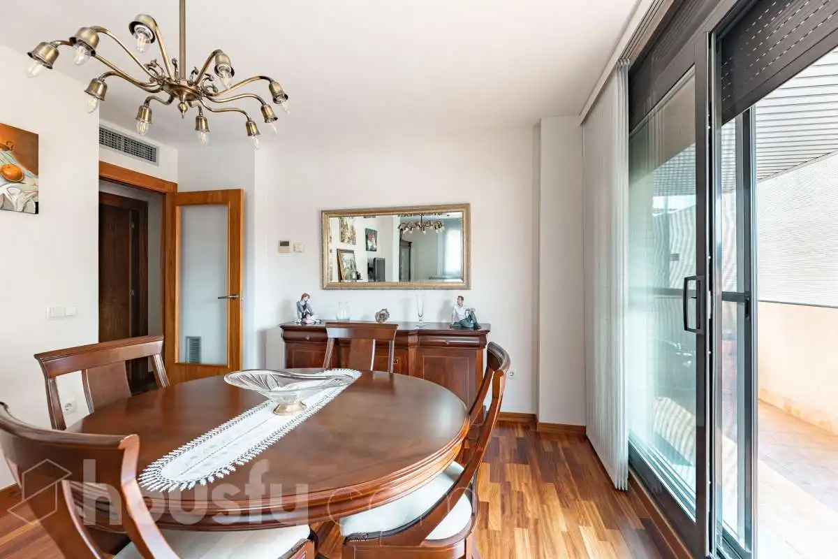 Comedor de Piso en venta en Esplugues de Llobregat con Aire acondicionado, Calefacción y Parquet