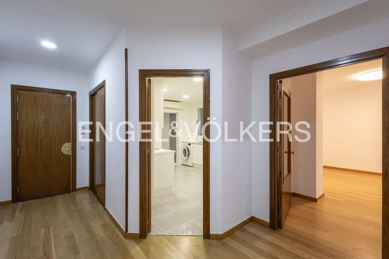 Wohnung zum Verkauf in Madrid mit Klimaanlage, Heizung und Terrasse
