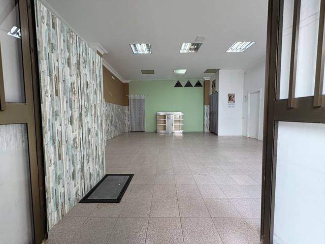 Local comercial en Alquiler en Doctor Juan Rivera en Núcleo urbano