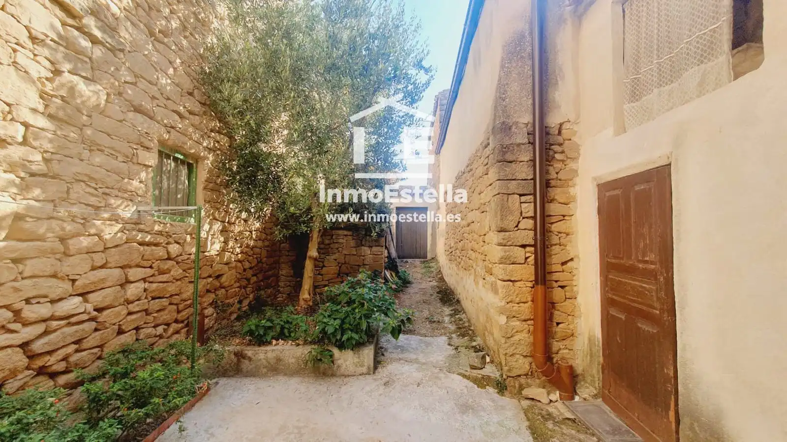 Vista exterior de Casa adosada en venta en Allo con Calefacción, Jardín privado y Terraza