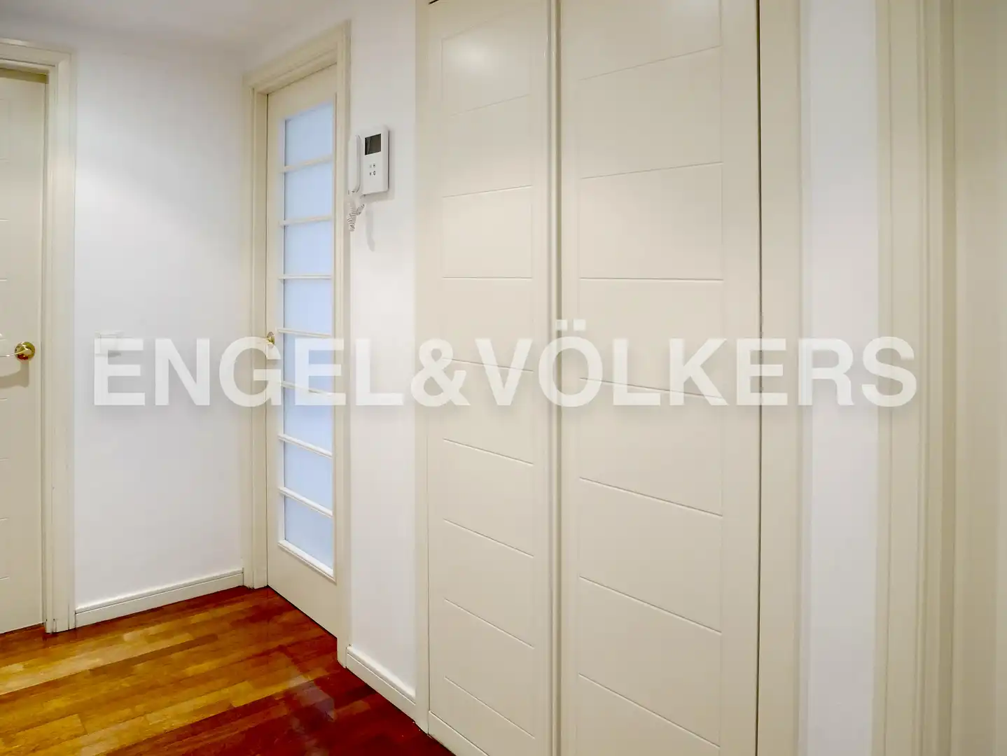 Flat for sale in Madrid  with Air Conditioner, Heating and Swimming Pool
