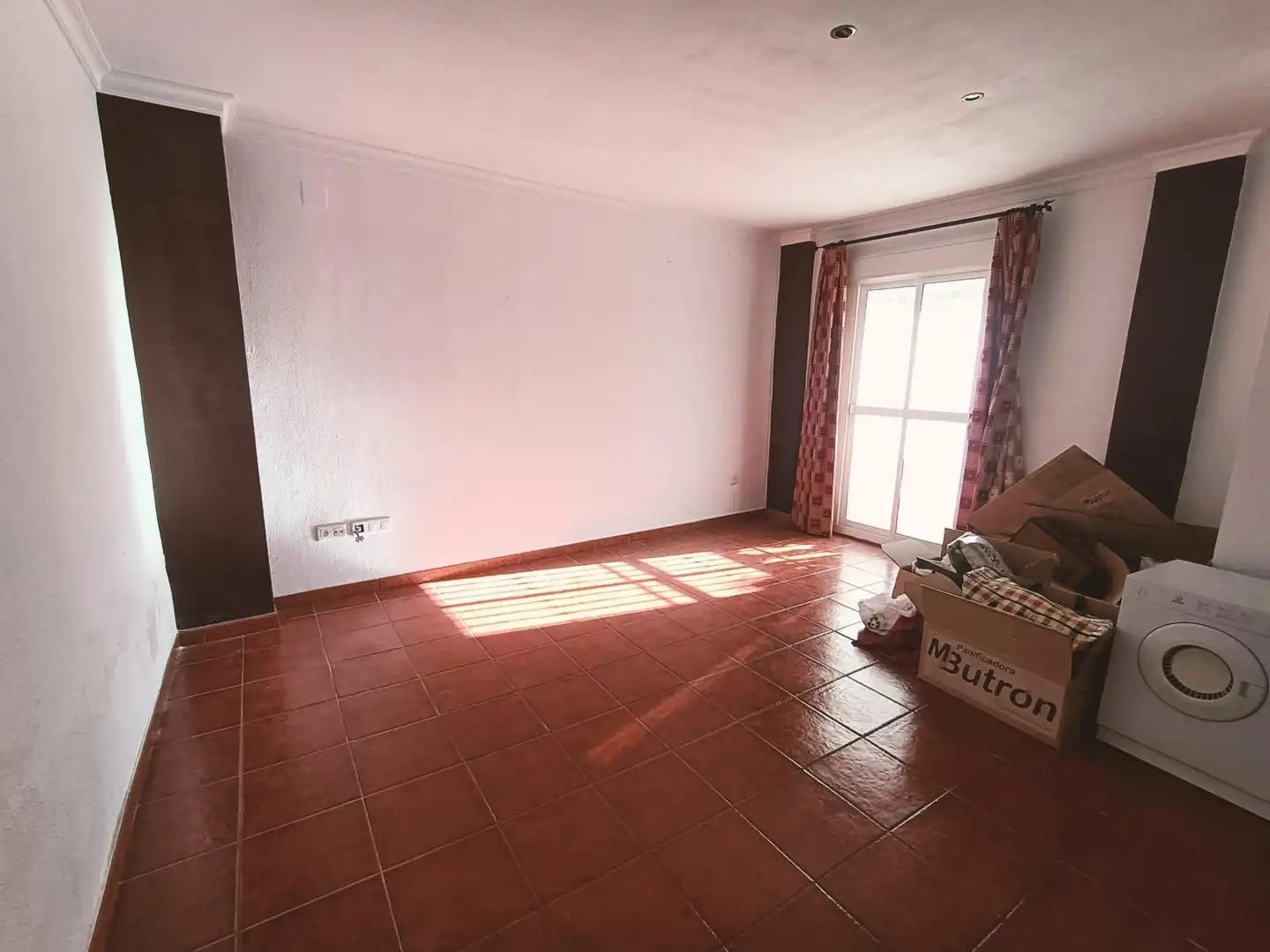 Sala d'estar de Casa adosada en venda en San Fernando amb Balcó