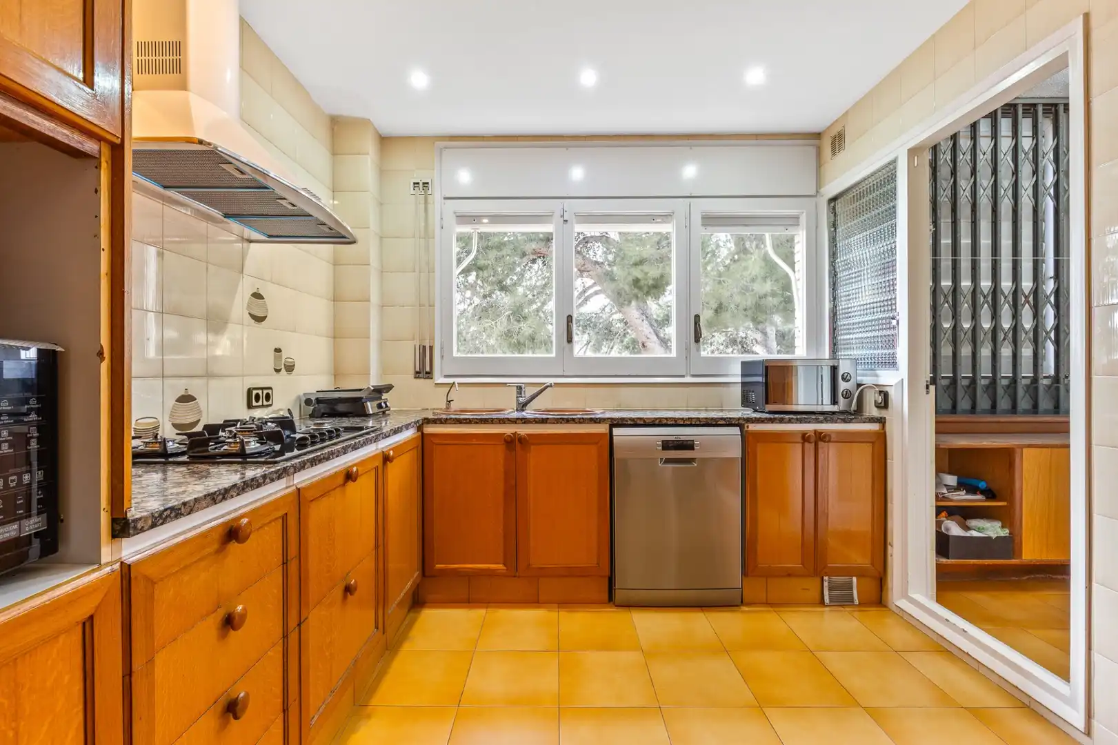 Cocina de Casa o chalet en venta en Sant Just Desvern con Aire acondicionado, Calefacción y Terraza