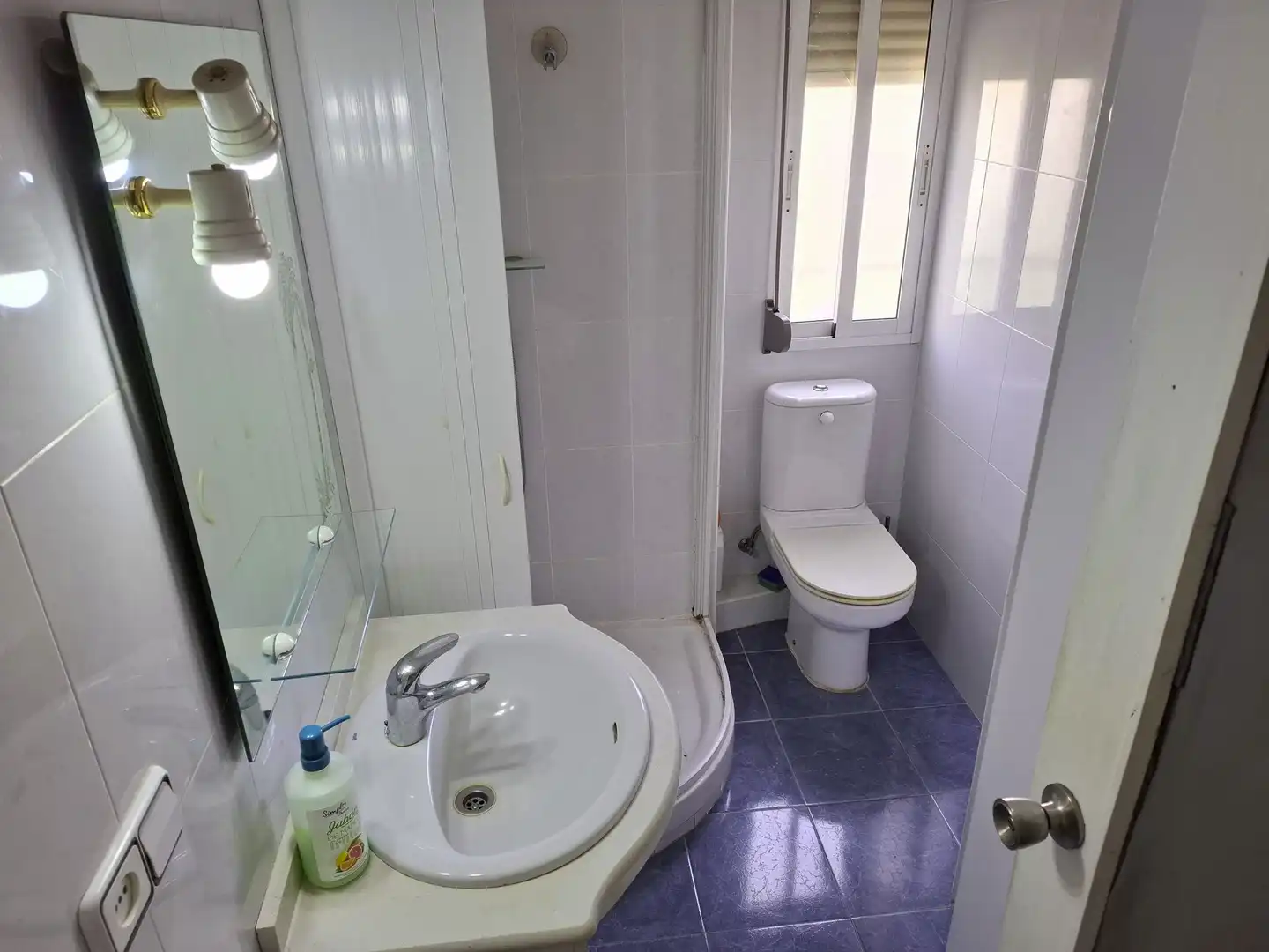 Baño de Piso en venta en Valencia con Aire acondicionado y Lavadora