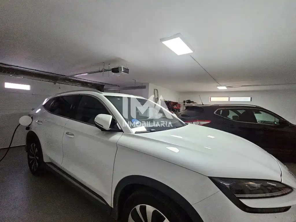 Aparcament de Casa o xalet en venda en L'Eliana amb Aire condicionat, Calefacció i Jardí privat