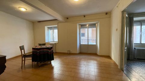 VIVIENDA DE TRES PLANTAS CON BODEGA EN ROA, image 2