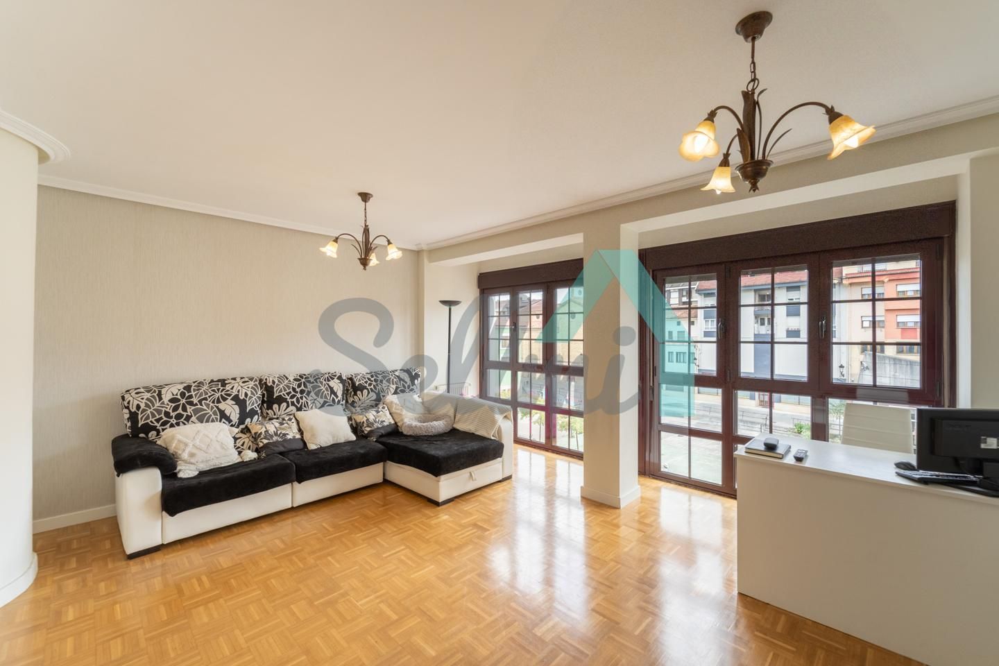 Sala de estar de Dúplex en venta en Nava con Calefacción, Parquet y Amueblado