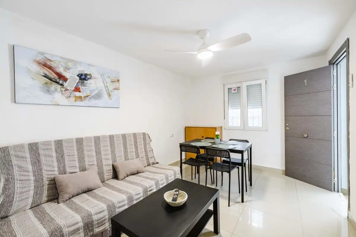 Sala d'estar de Casa o xalet en venda en Málaga amb Aire condicionat, Calefacció i Jardí privat