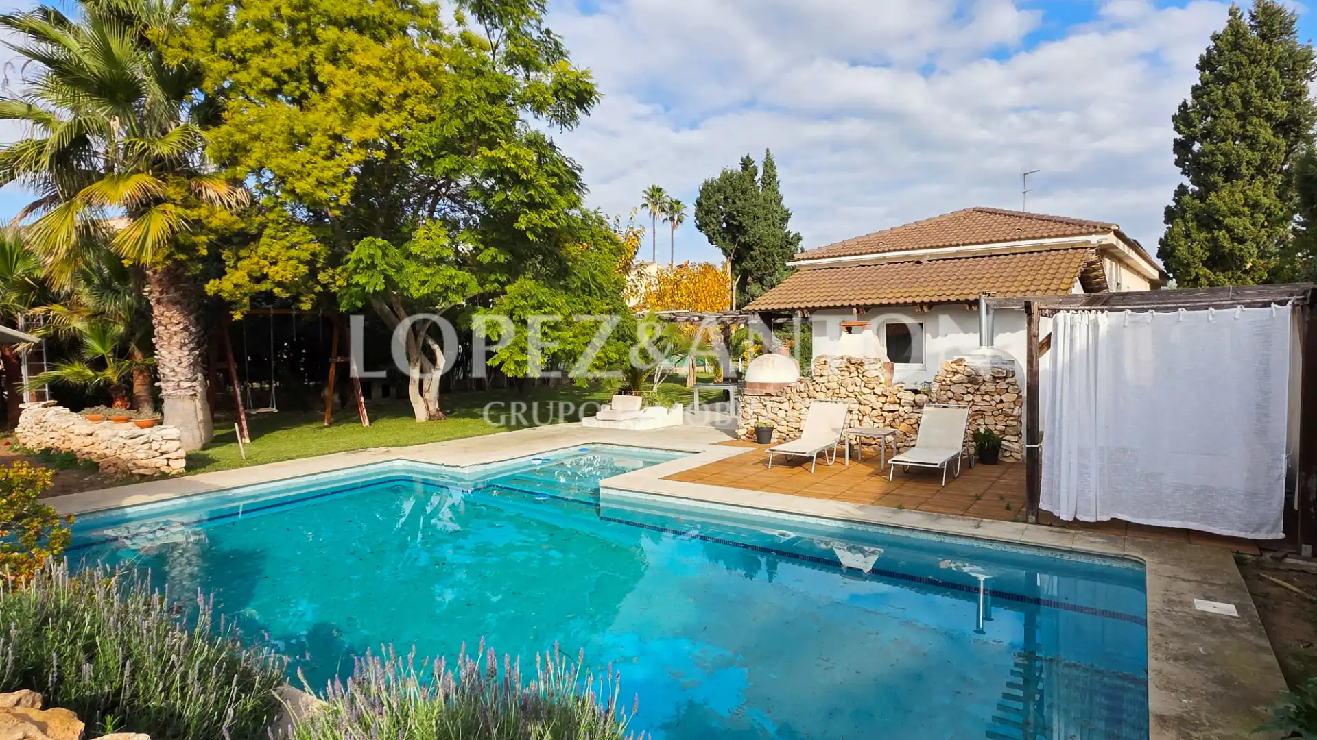 Exterior view of Houses for sale in L'Eliana  with Air Conditioner, Private garden and Terrace