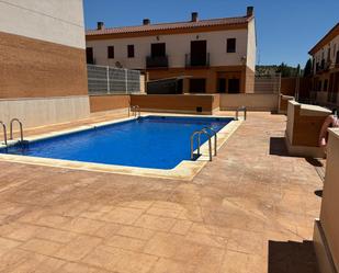 Piscina de Casa adosada en venda en Alcázar de San Juan amb Aire condicionat i Balcó