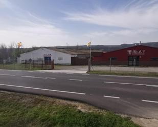 Vista exterior de Nau industrial en venda en Velilla de Cinca