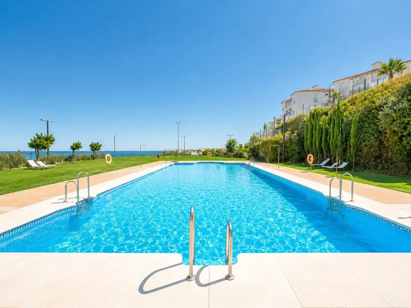 Piscina de Pis de lloguer en Manilva amb Aire condicionat, Piscina i Balcó