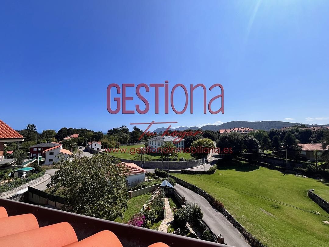 Vista exterior de Àtic en venda en Noja amb Calefacció, Terrassa i Piscina comunitària
