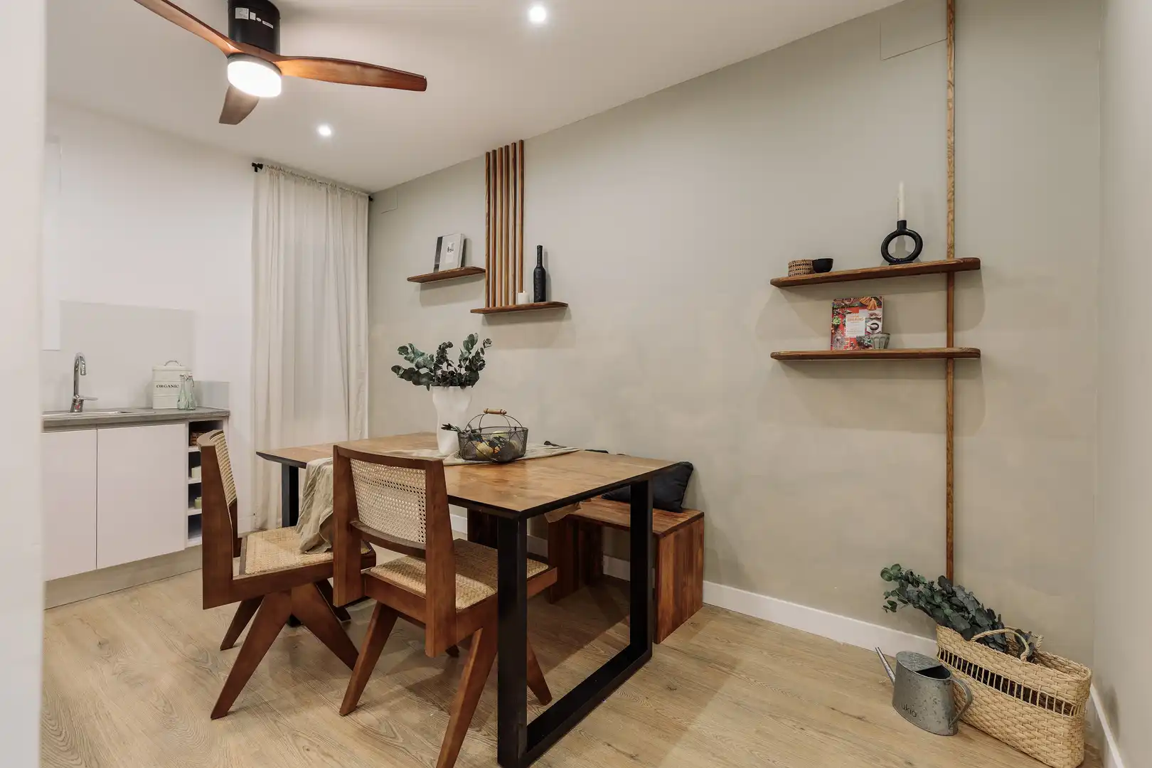 Comedor de Apartamento de alquiler en Barcelona con Amueblado, Horno y Lavadora