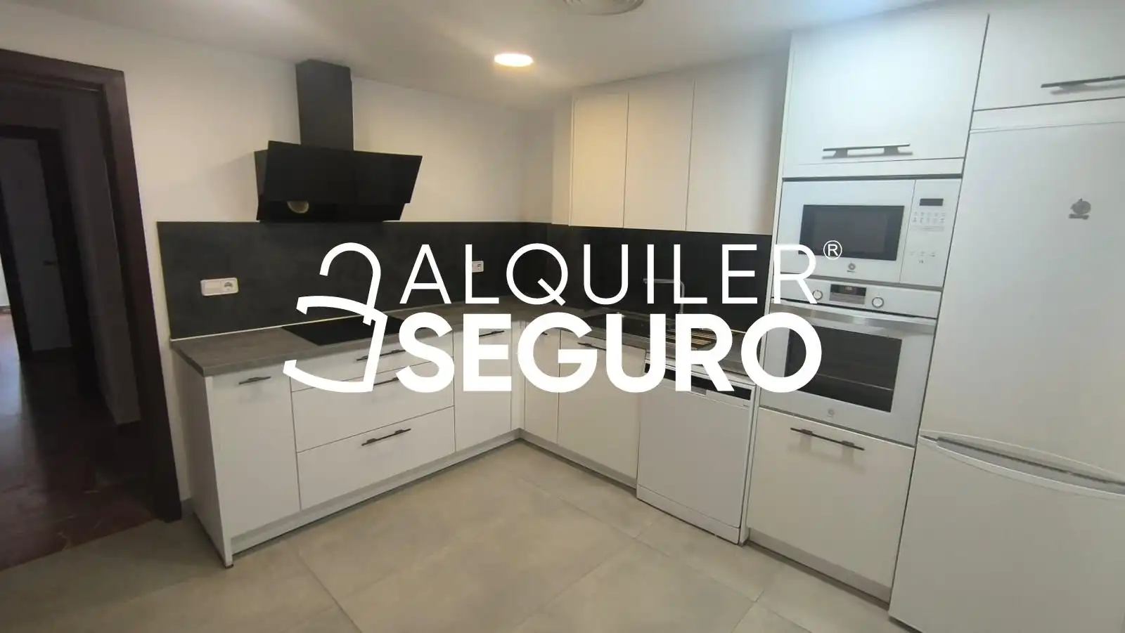 Cuina de Pis de lloguer en Sevilla amb Aire condicionat, Terrassa i Piscina