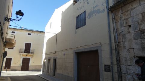 Edificio con casa anexa en Muro.