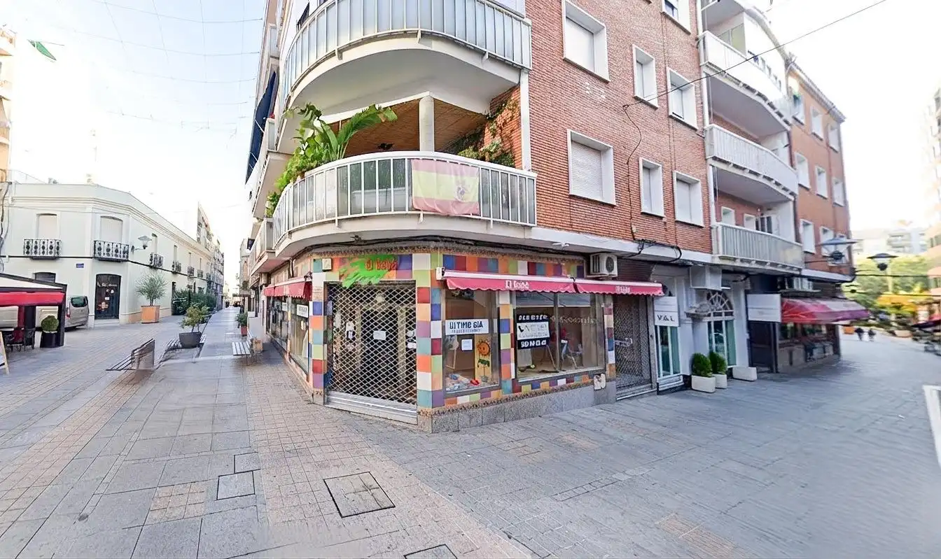 Außenansicht von Geschaftsraum zur Miete in Puertollano mit Klimaanlage, Parkett und Möbliert