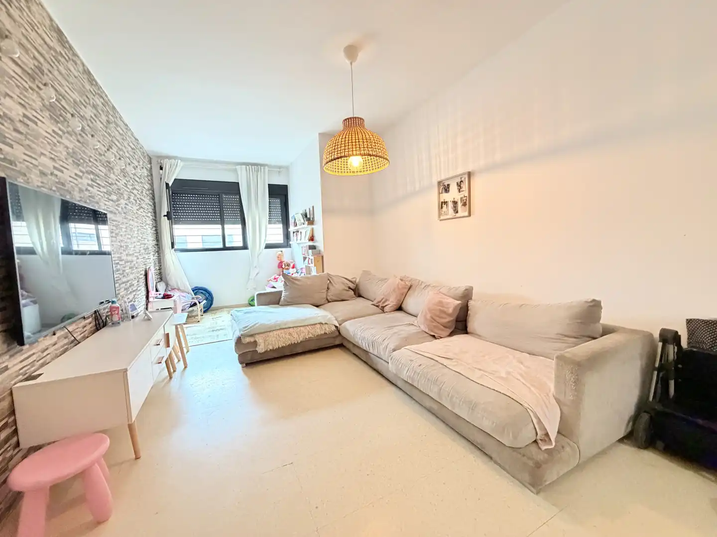 Sala de estar de Piso en venta en Mairena del Aljarafe con Aire acondicionado y Trastero