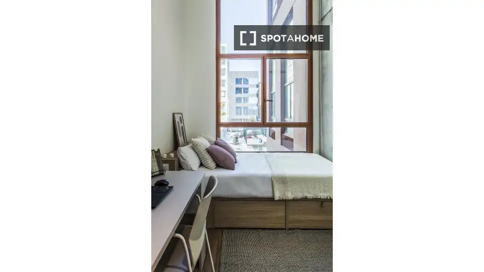 Room in El Besós i el Maresme