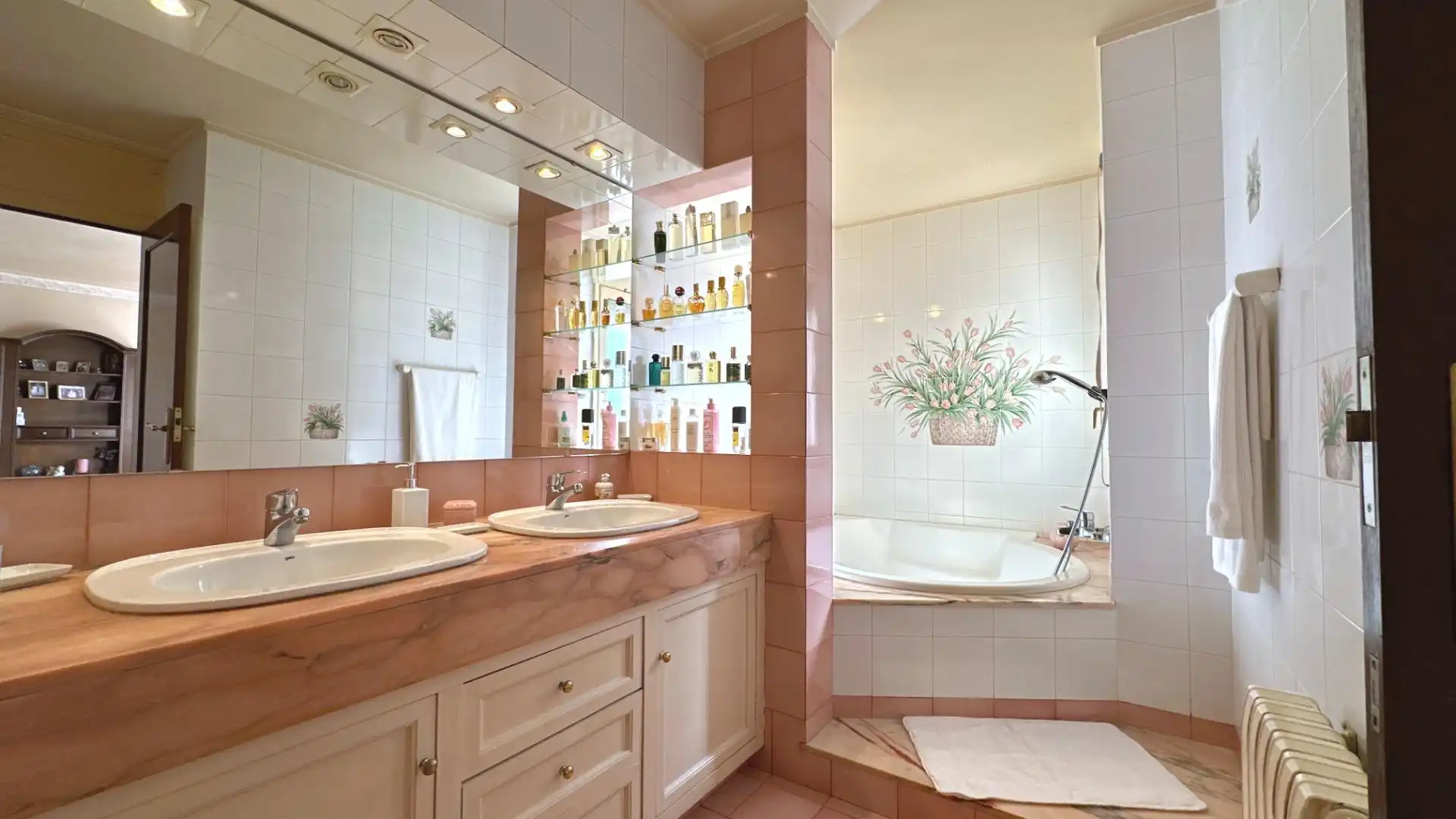 Bathroom of Houses for sale in Sant Cugat del Vallès  with Heating, Private garden and Parquet flooring