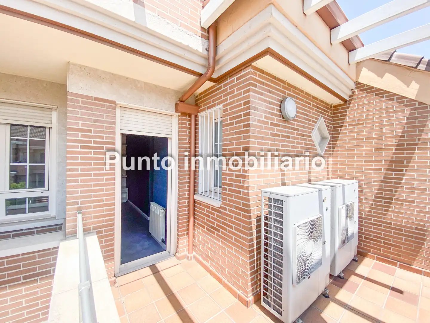 Vista exterior de Casa adosada de alquiler en Valladolid con Aire acondicionado, Calefacción y Jardín privado