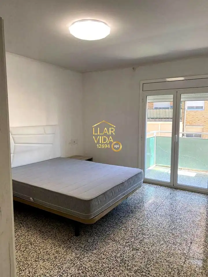 Habitación de Piso de alquiler en Lleida con Aire acondicionado, Calefacción y Amueblado