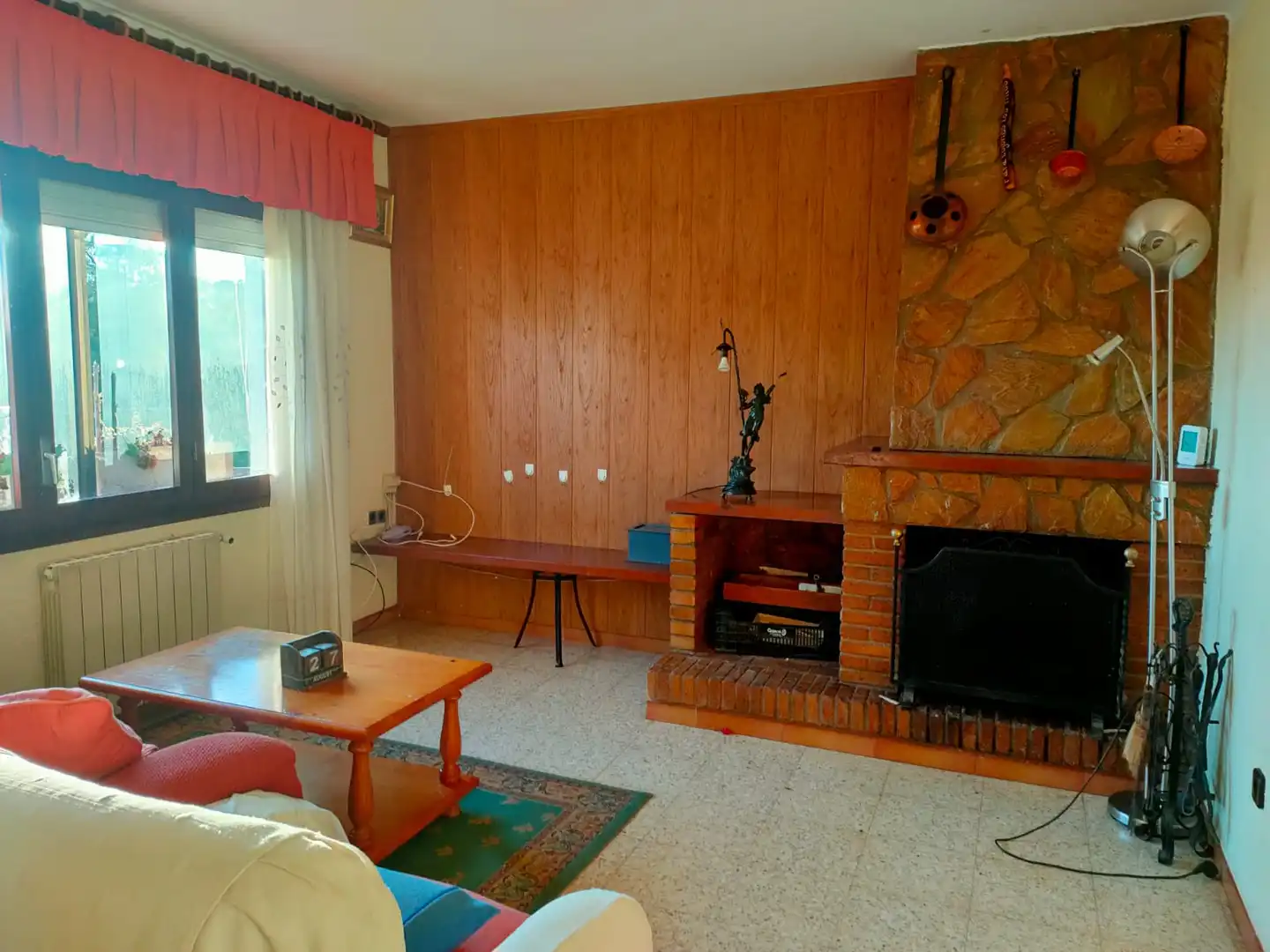 Sala de estar de Casa adosada en venta en Maçanet de la Selva con Aire acondicionado, Calefacción y Jardín privado