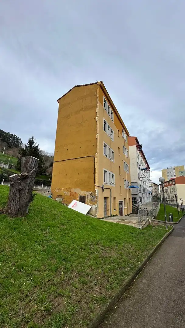 Vista exterior de Piso en venta en Santurtzi 
