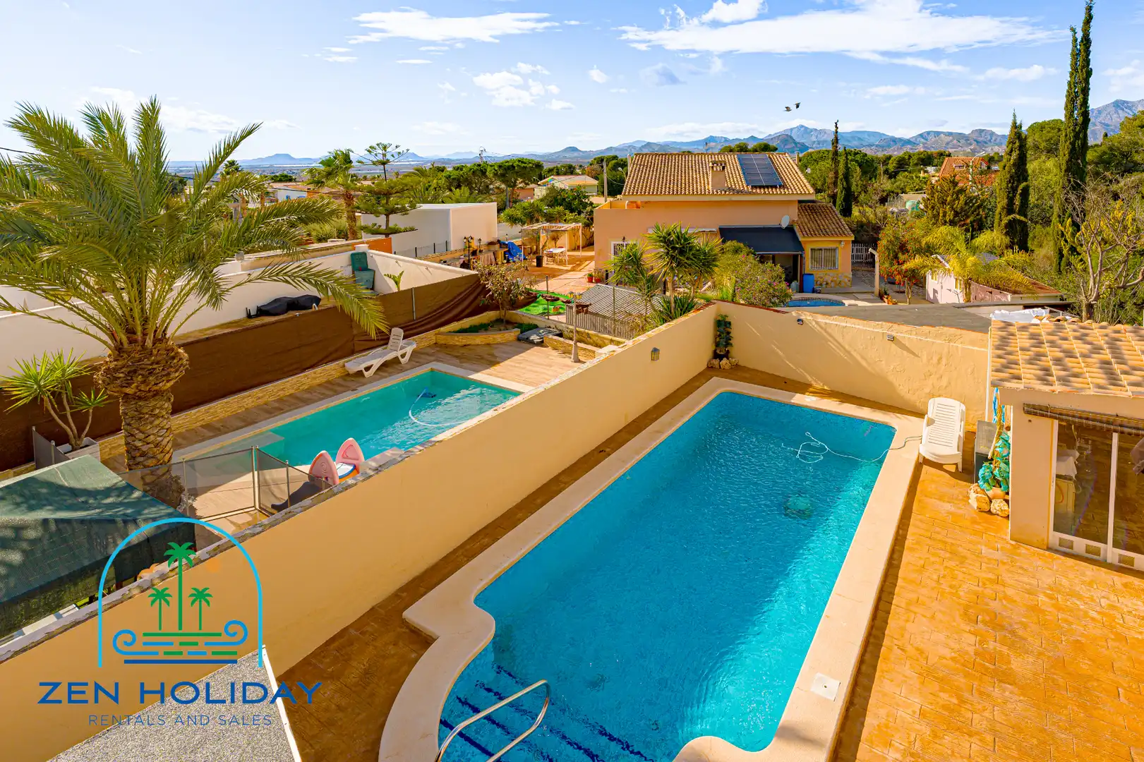 Piscina de Casa adosada en venta en Busot con Aire acondicionado, Calefacción y Jardín privado