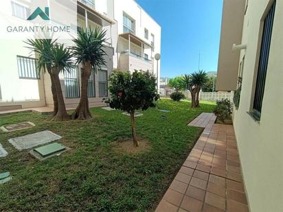 Vista exterior de Pis en venda en Rincón de la Victoria amb Jardí privat