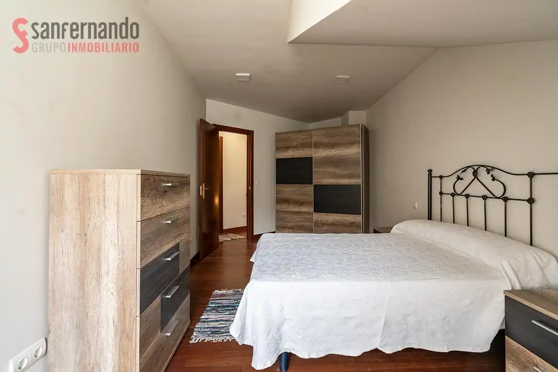 Habitación de Dúplex en venta en Torrelavega  con Calefacción, Trastero y Balcón
