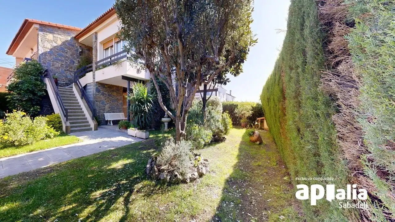Jardí de Casa o xalet en venda en Barberà del Vallès amb Calefacció, Jardí privat i Terrassa