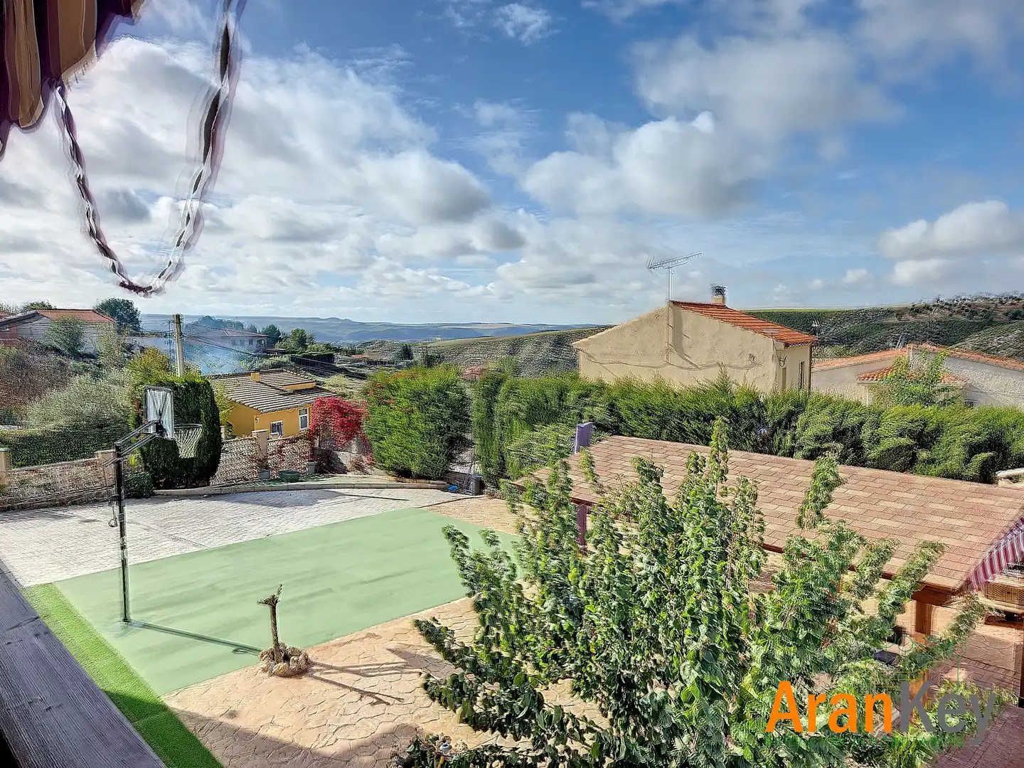 Vista exterior de Casa o xalet en venda en Colmenar de Oreja amb Aire condicionat, Calefacció i Jardí privat