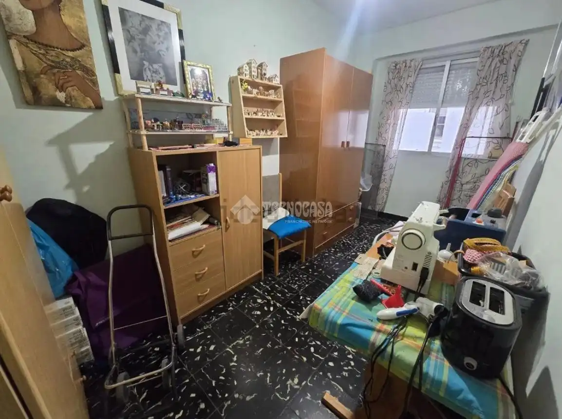 Bedroom of Flat for sale in Valencia  with Air Conditioner and Balcony