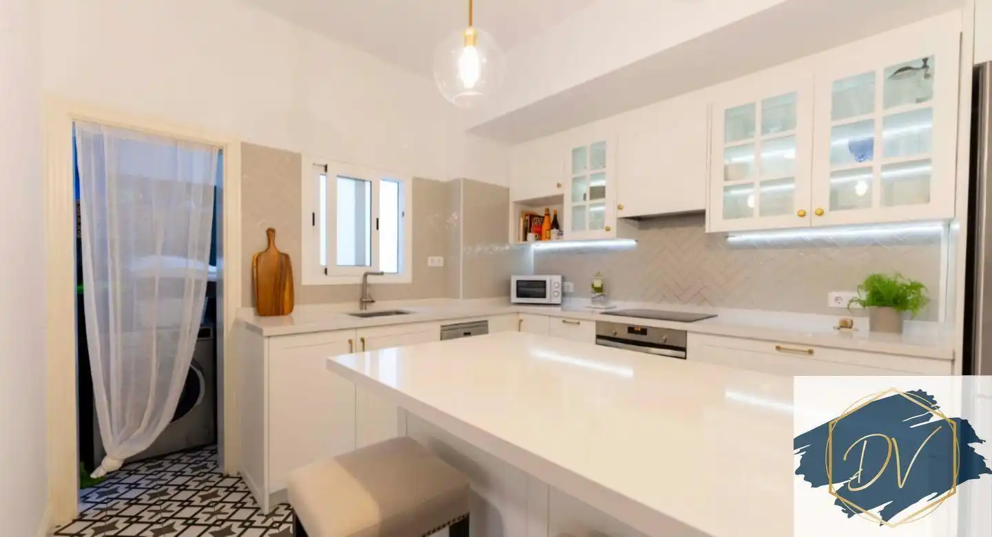 Flat with terrace for sale in Calle de Jesús y María, imagen 3