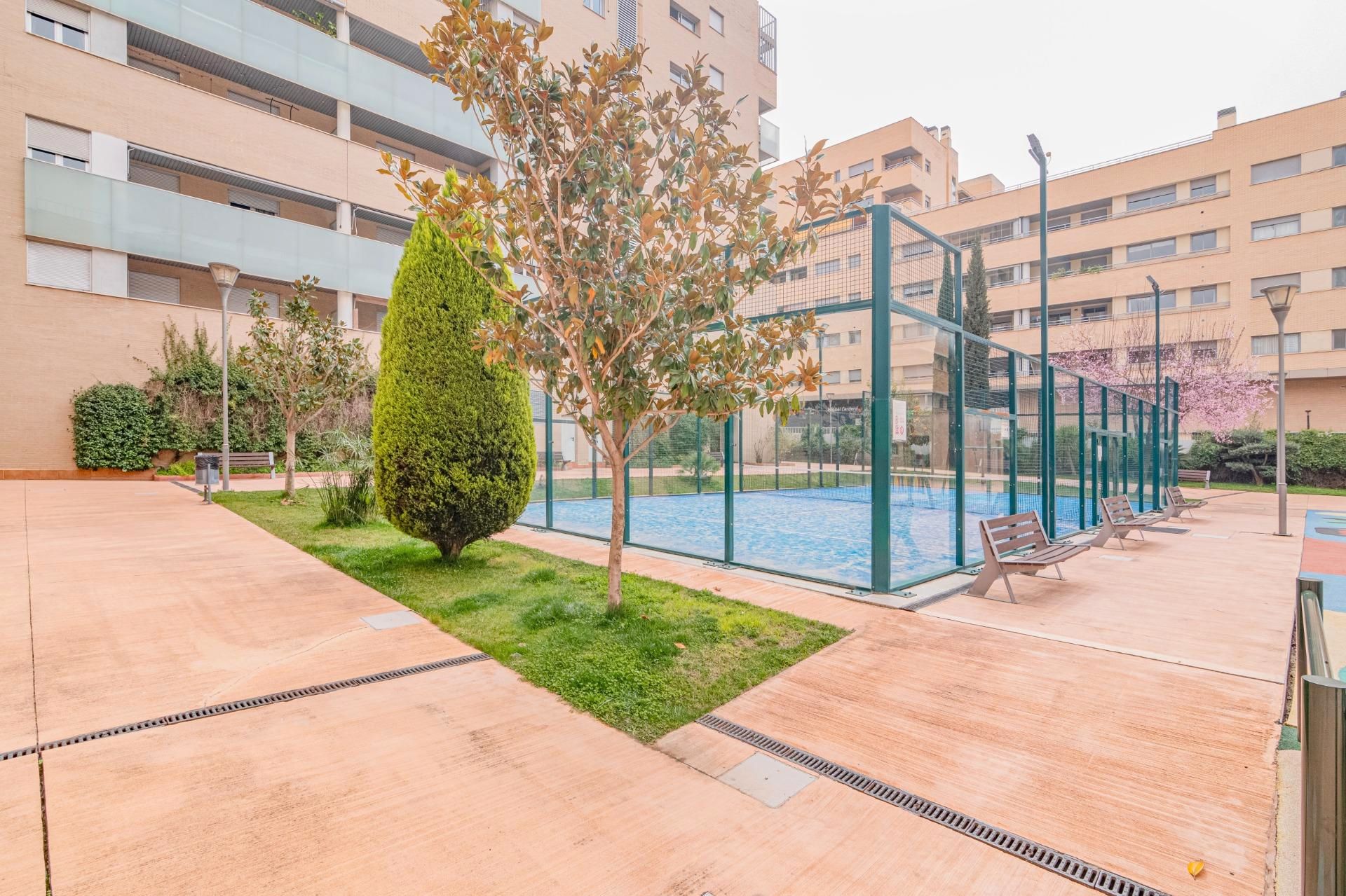 Schwimmbecken von Wohnung zum Verkauf in  Granada Capital mit Klimaanlage, Heizung und Parkett