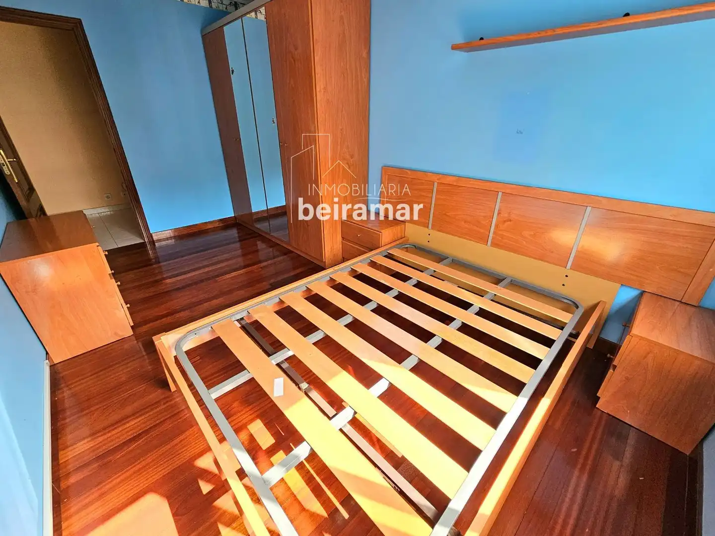 Habitación de Piso en venta en Ribeira con Calefacción, Terraza y Trastero