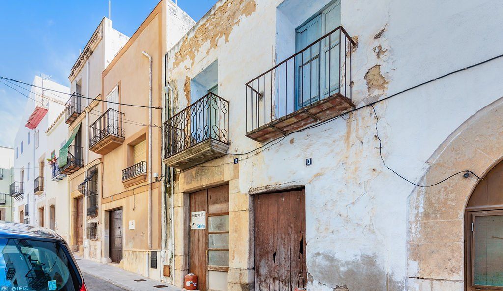 Vista exterior de Casa adosada en venda en San Jorge / Sant Jordi amb Alarma