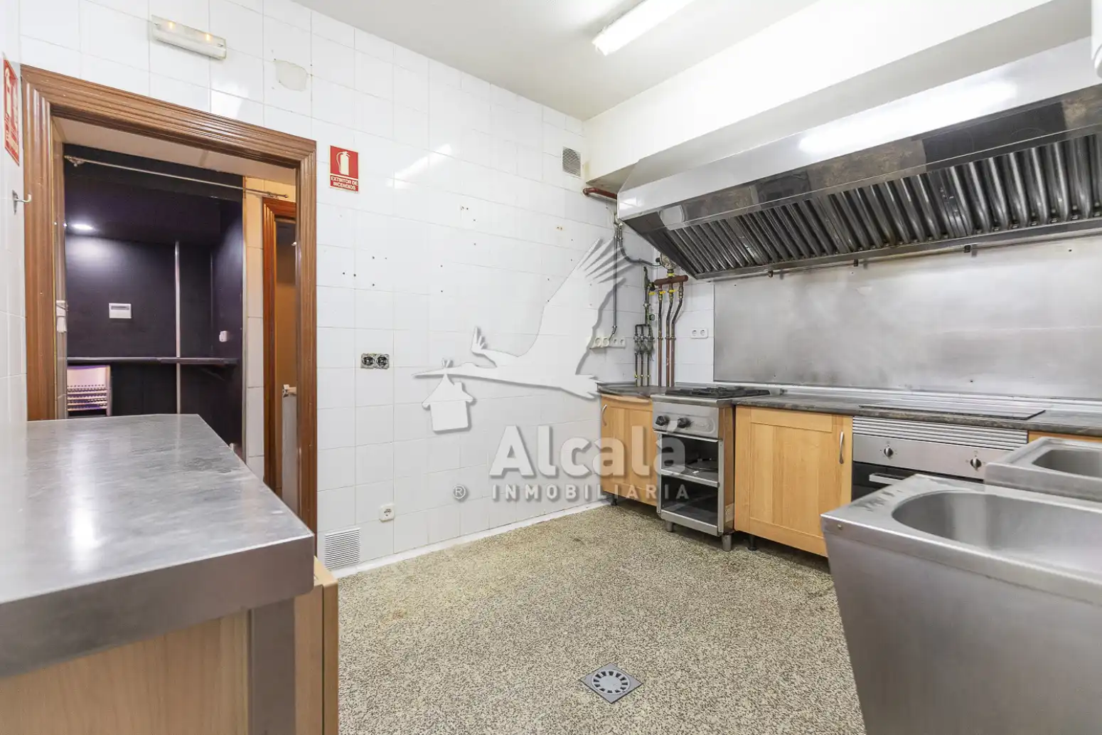 Cocina de Local en venta en Alcalá de Henares