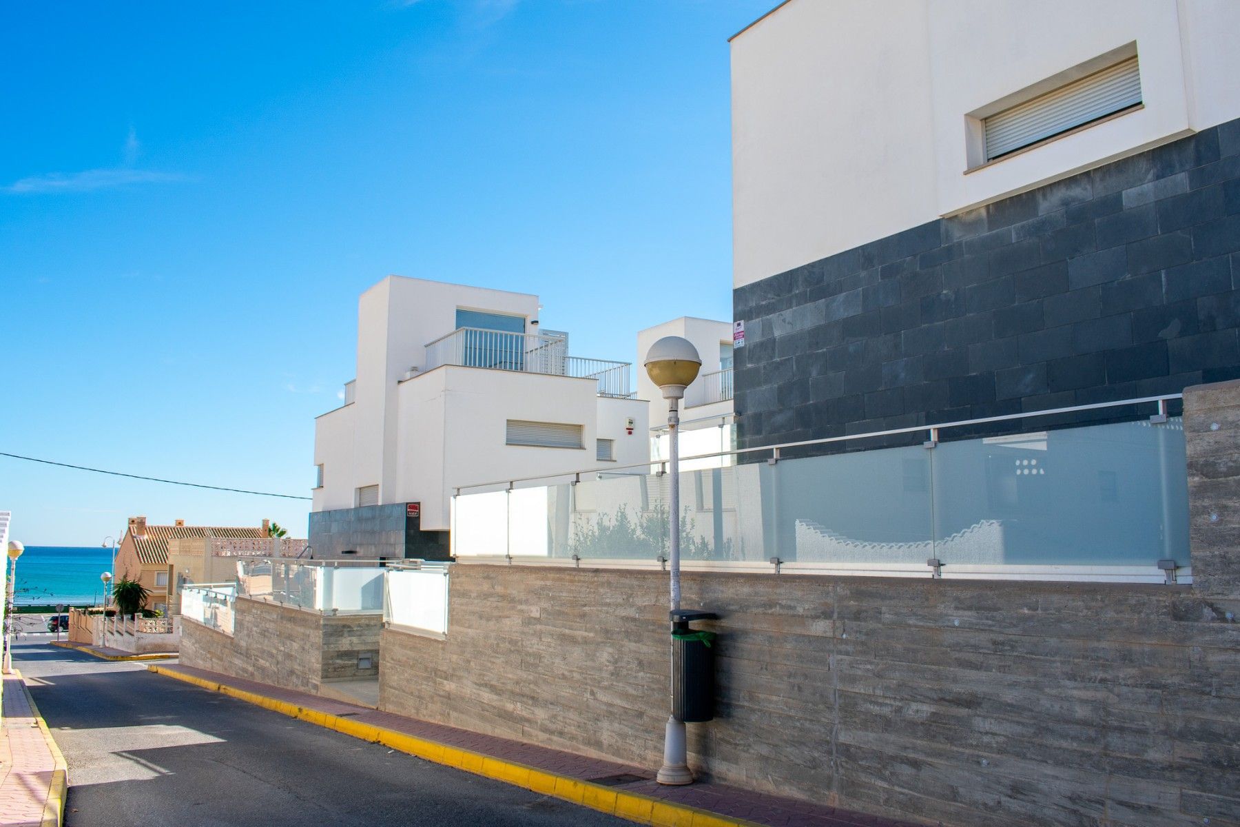 Exterior view of Single-family semi-detached for sale in Guardamar del Segura  with Air Conditioner, Heating and Private garden