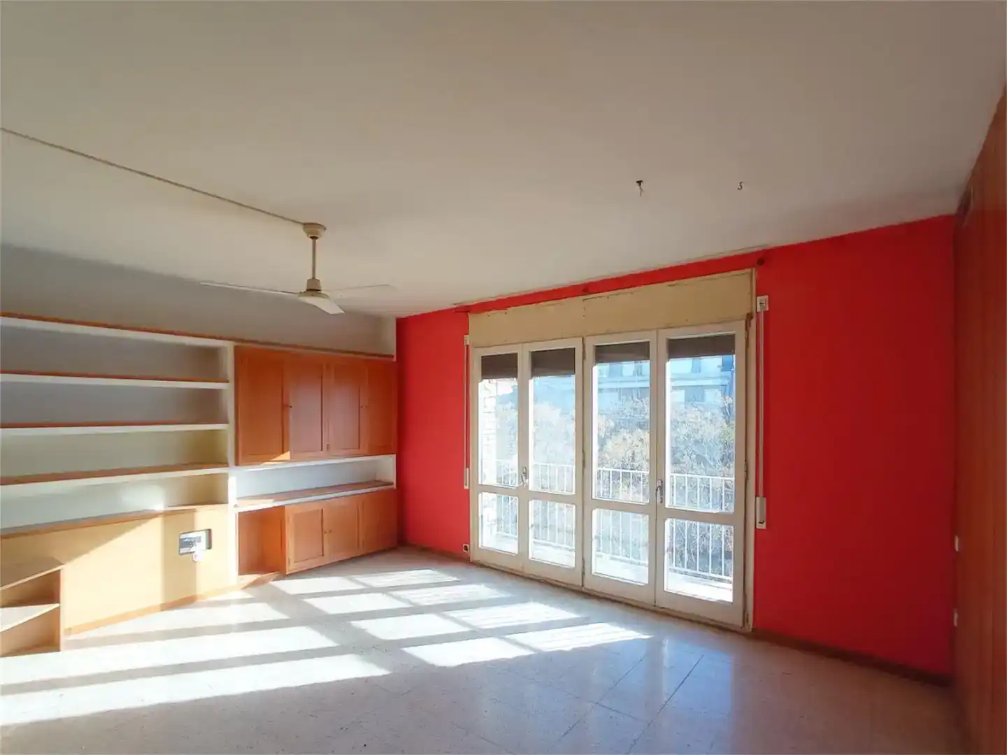 Sala d'estar de Casa adosada en venda en Igualada amb Traster, Piscina i Balcó