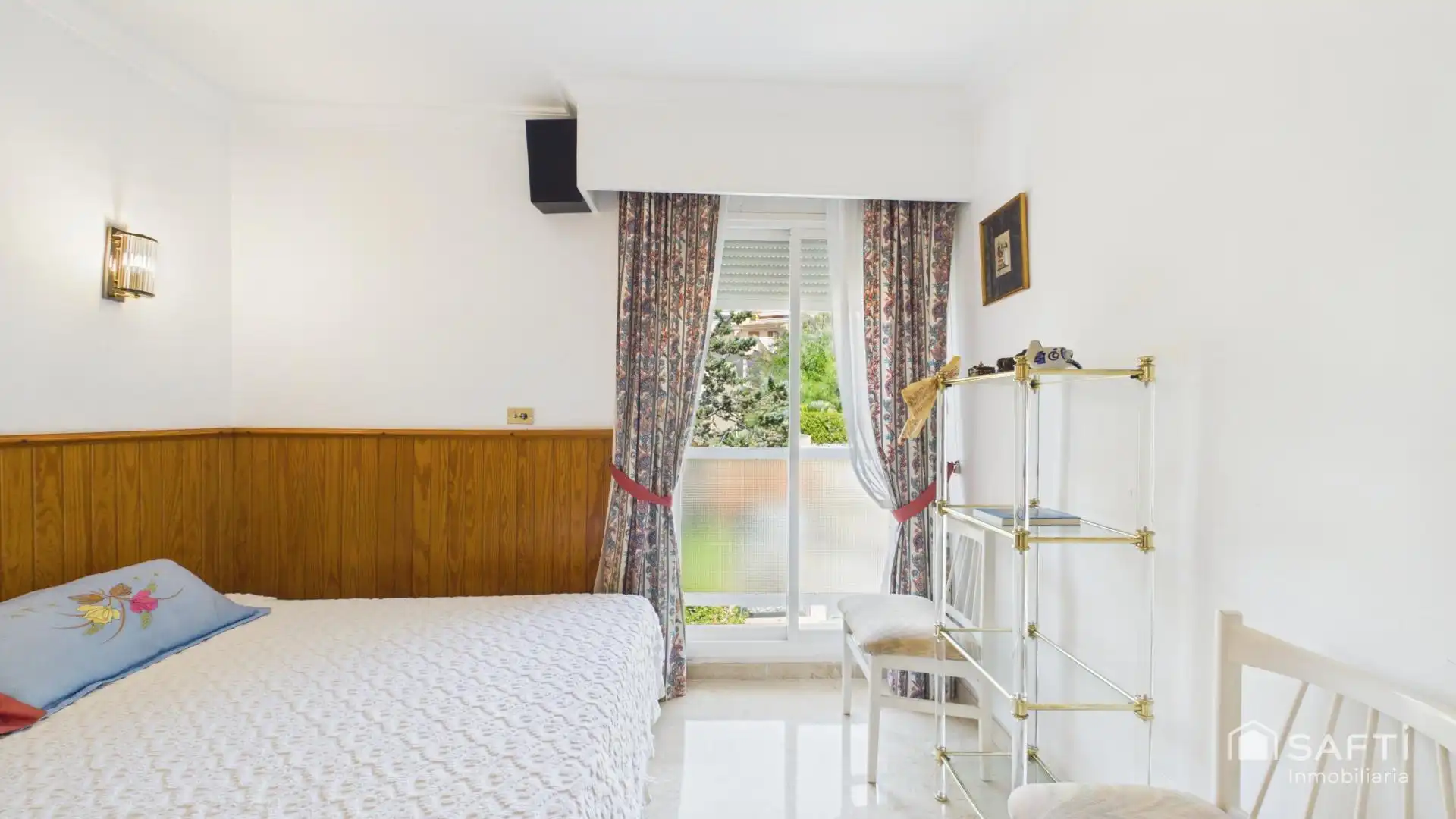Bedroom of Detached homes for sale in Calvià  with Air Conditioner, Terrace and Balcony